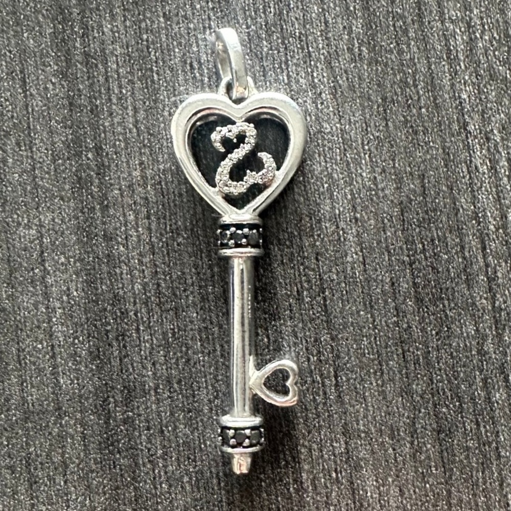 Jane Seymour Open Hearts Key pendant